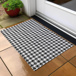 Hinton HN1 Black Rug
