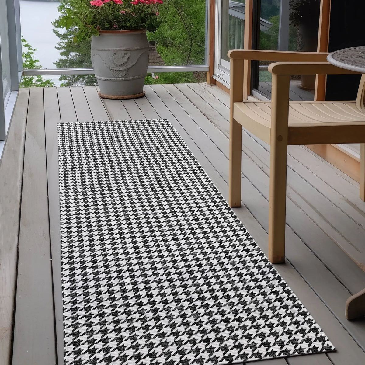 Hinton HN1 Black Rug