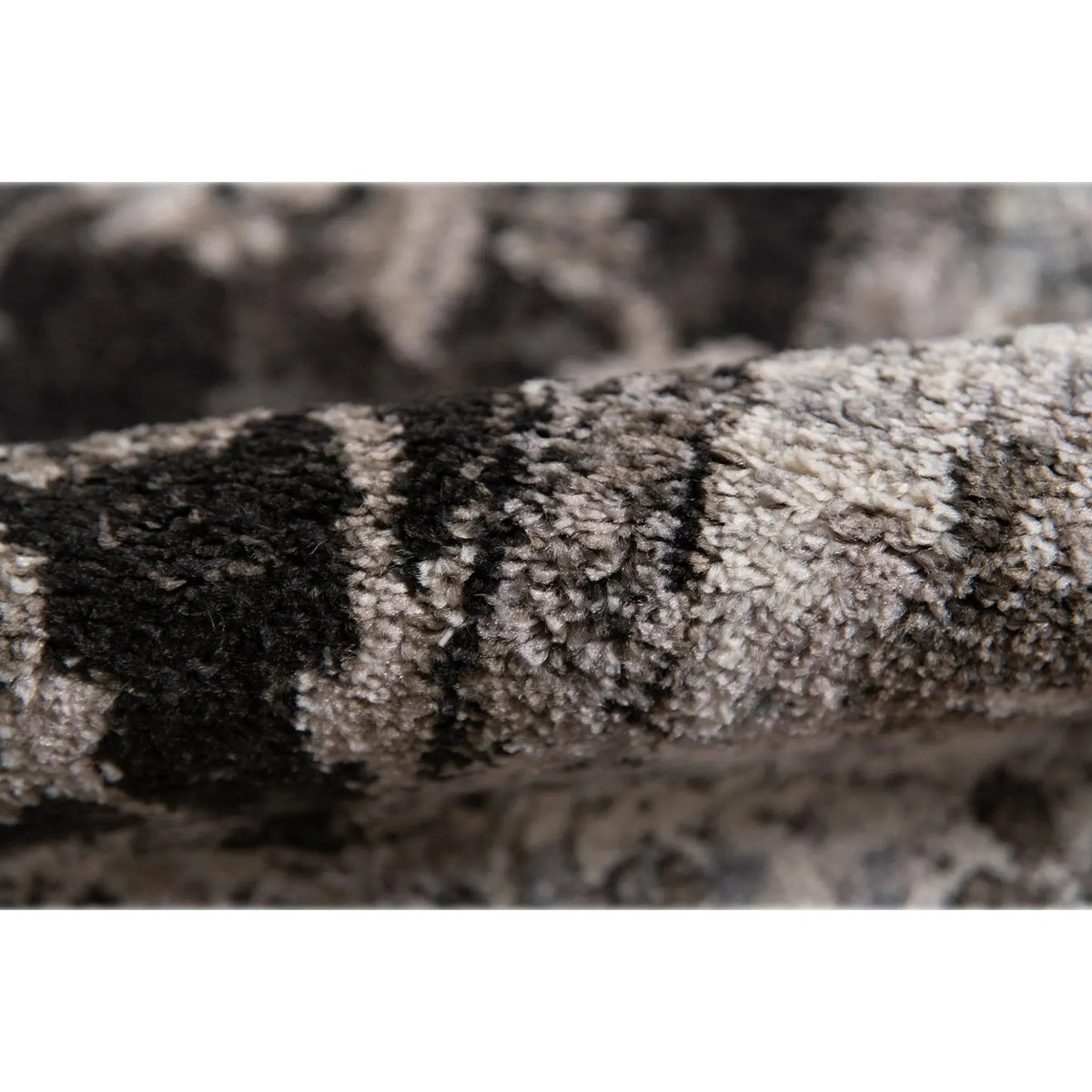 Alexandria ALX-44 Black/Ivory Rug