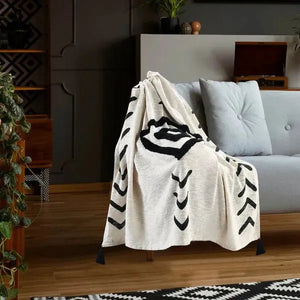 Avant-garde 80199BKN Black/Natural Throw Blanket