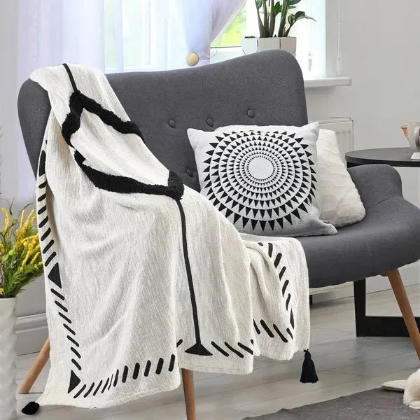 Avant-garde 80200BKN Black/Natural Throw Blanket