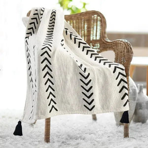 Avant-garde 80203BKN Black/Natural Throw Blanket