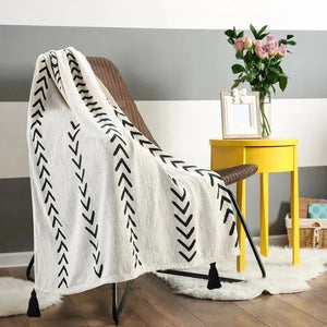 Avant-garde 80203BKN Black/Natural Throw Blanket
