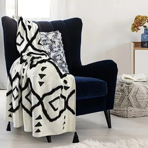 Avant-garde 80204BKN Black/Natural Throw Blanket