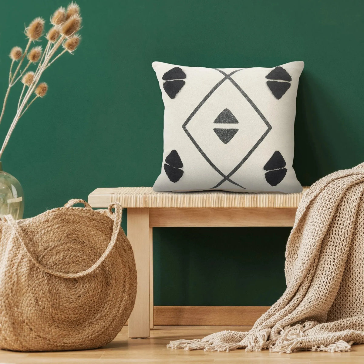 Avant-Garde Lr07537 Cream/Black Pillow