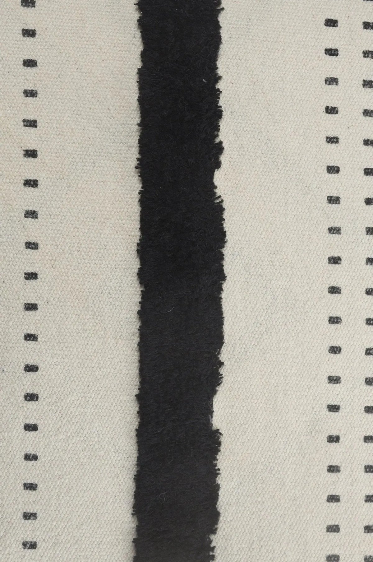 Avant-Garde Lr07540 Cream/Black Pillow