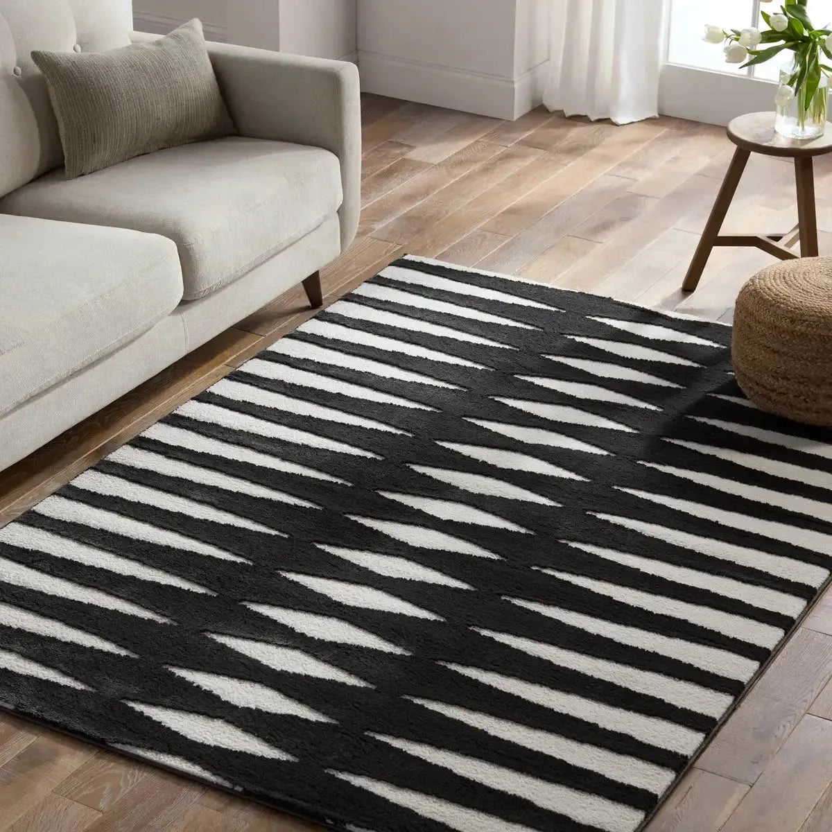 Calix CNU01 Black/White Rug