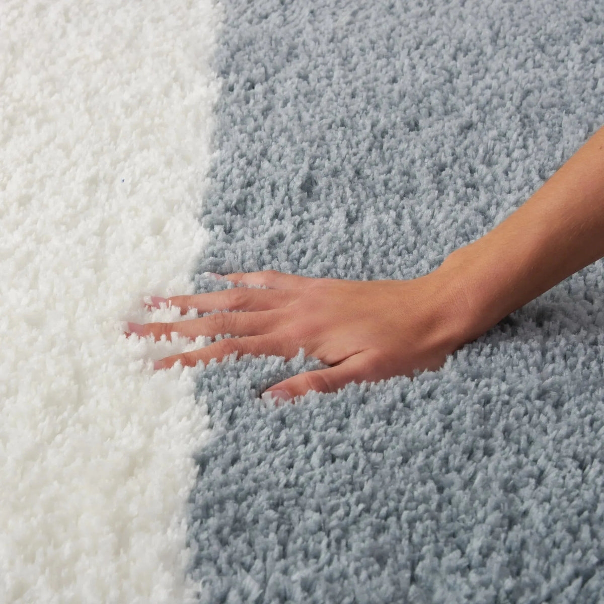 Chicago Shag by Calvin Klein CK722 White/Grey Rug