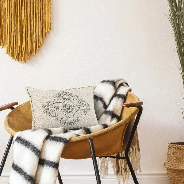 Dynasty Lr07667 Off-White/Navy Pillow