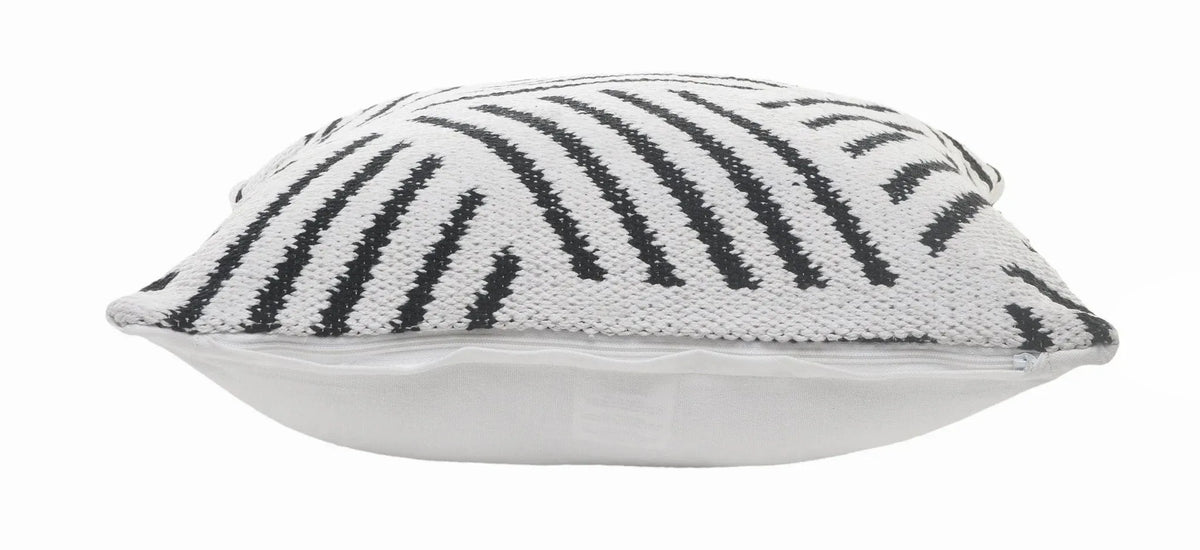 Elemental Lr07553 Black/White Pillow