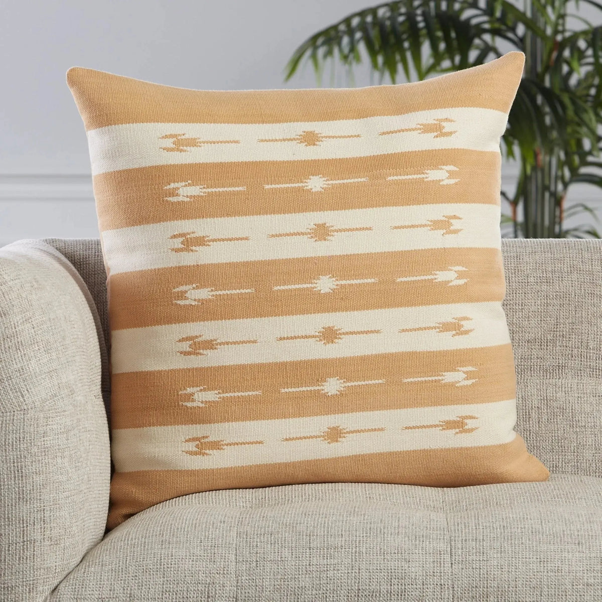 Emani Emn03 Vanda Light Tan/Cream Pillow