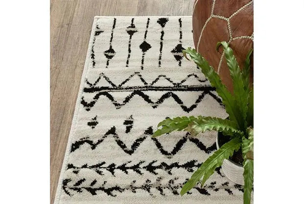 Georgia 8826E Ivory/Black Rug