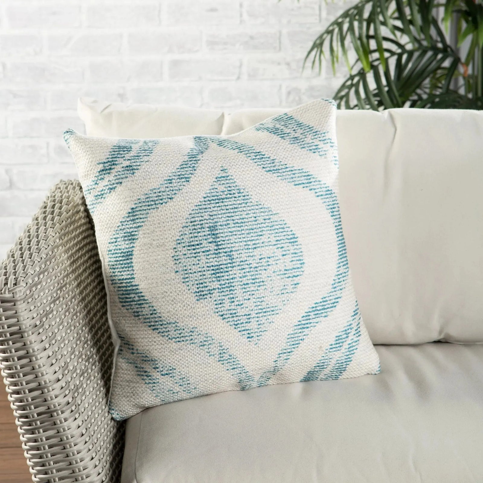 Groove By Nikki Chu Grn07 Cymbal Teal/Cream Pillow