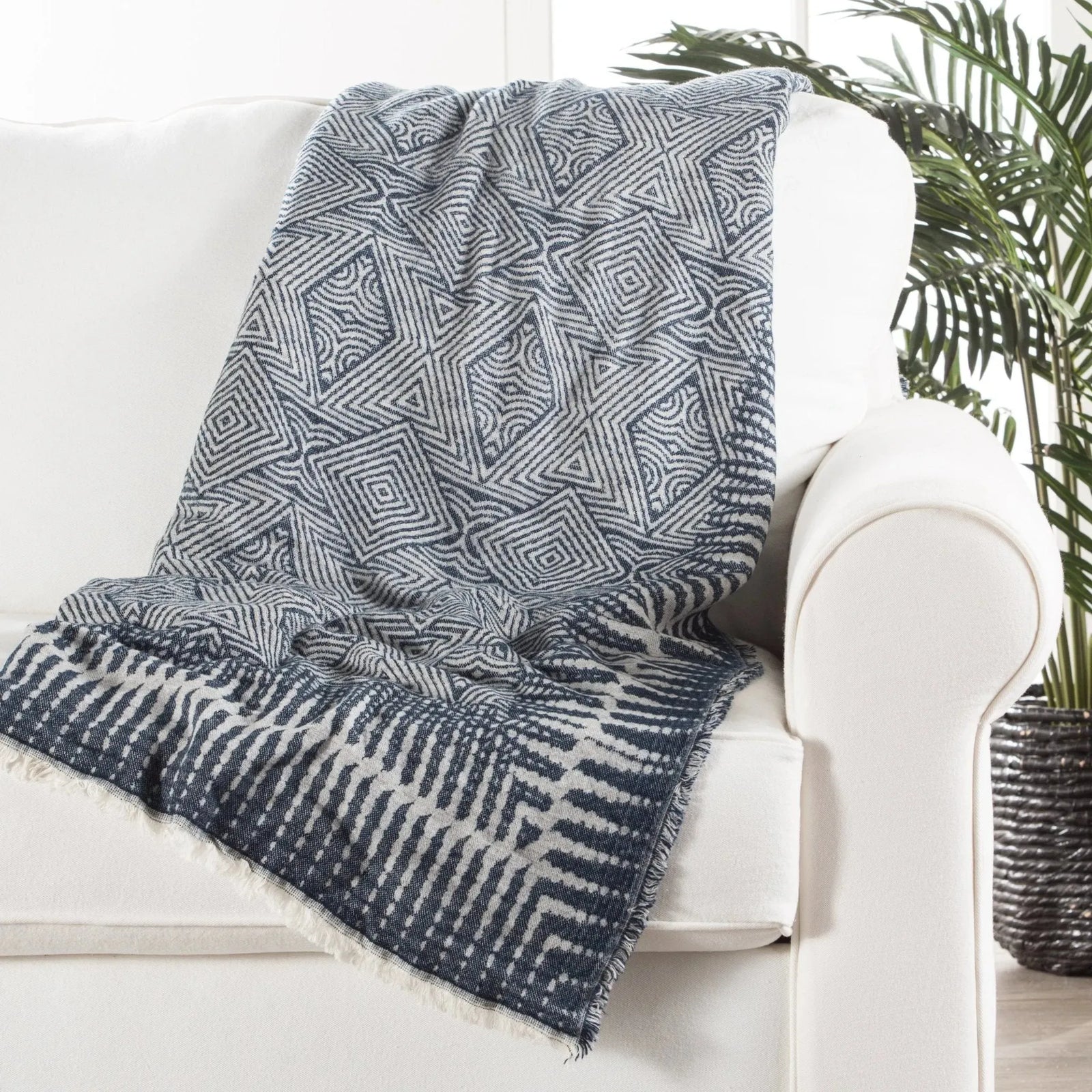 Hamlin HAM09 Lana Indigo/White Throw Blanket