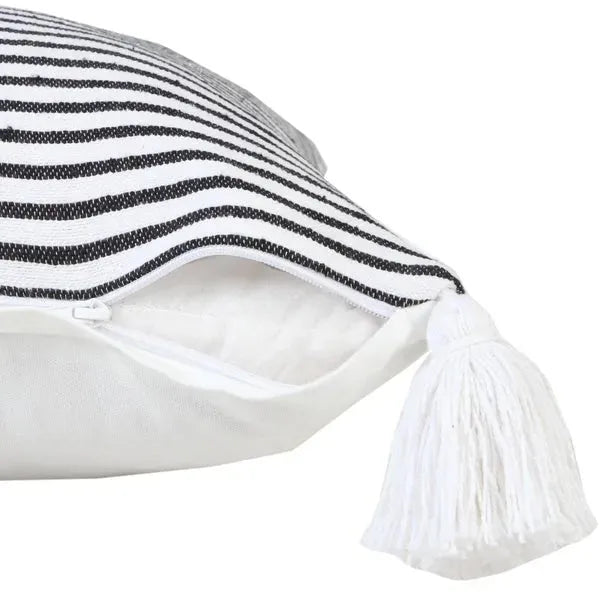 Insignia 07774BKT Black/White Pillow