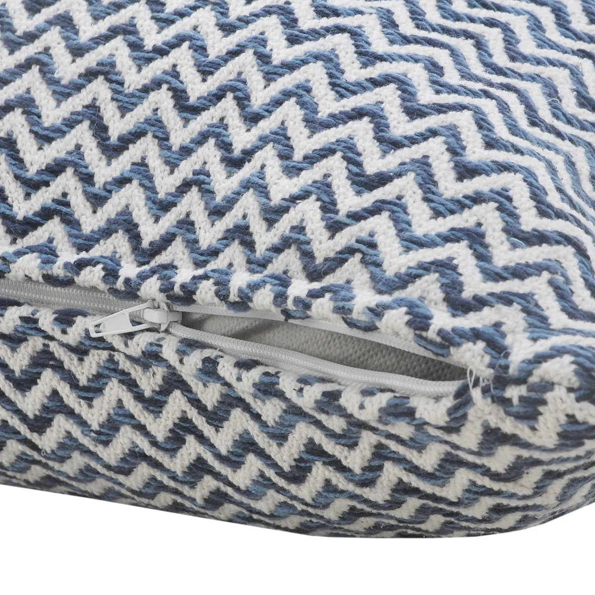 Insignia Lr07645 Blue/White Pillow