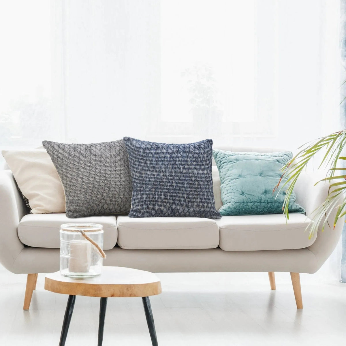 Insignia Lr07649 Blue Pillow