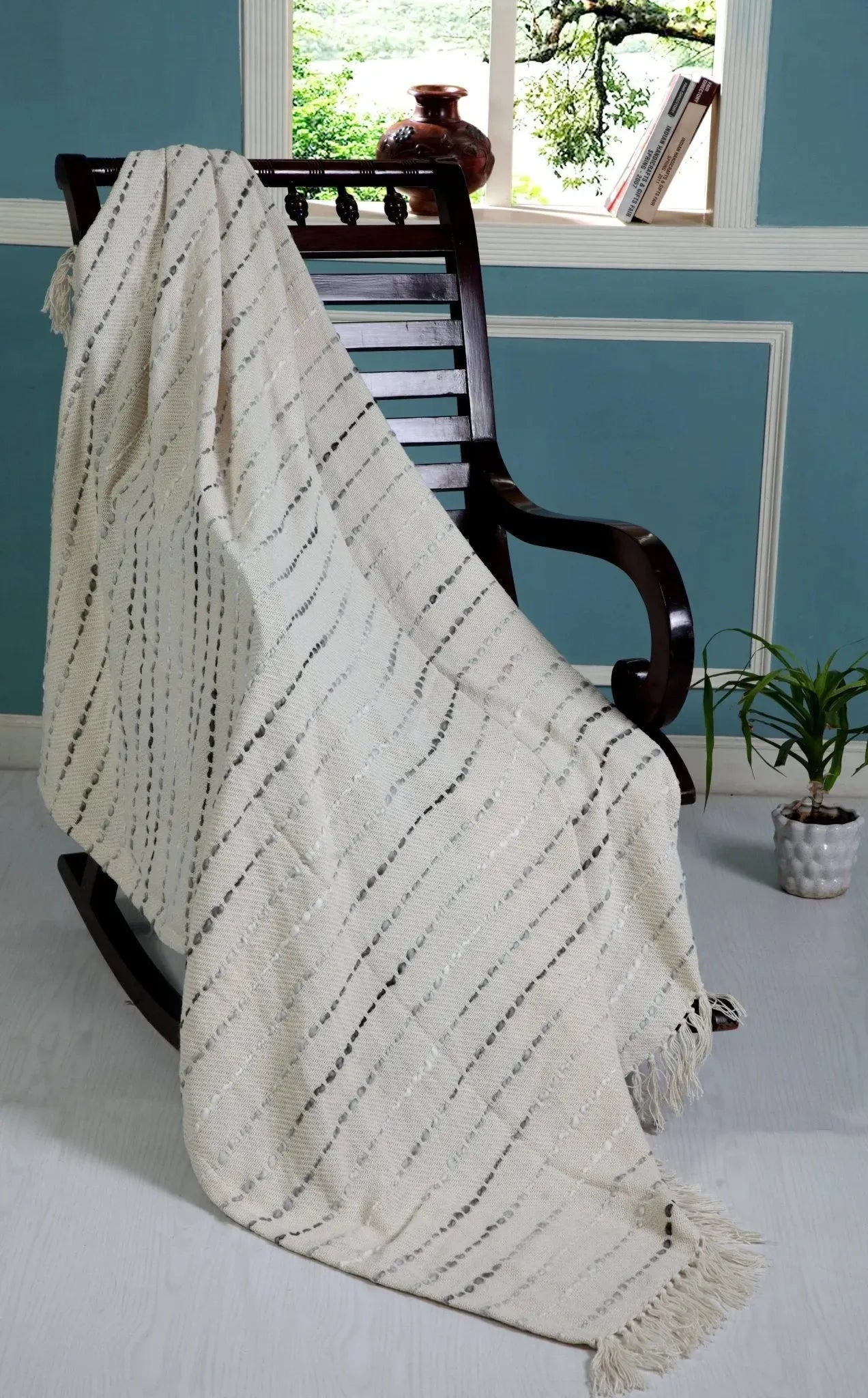 Interwoven Grayscale LR80138 Throw Blanket