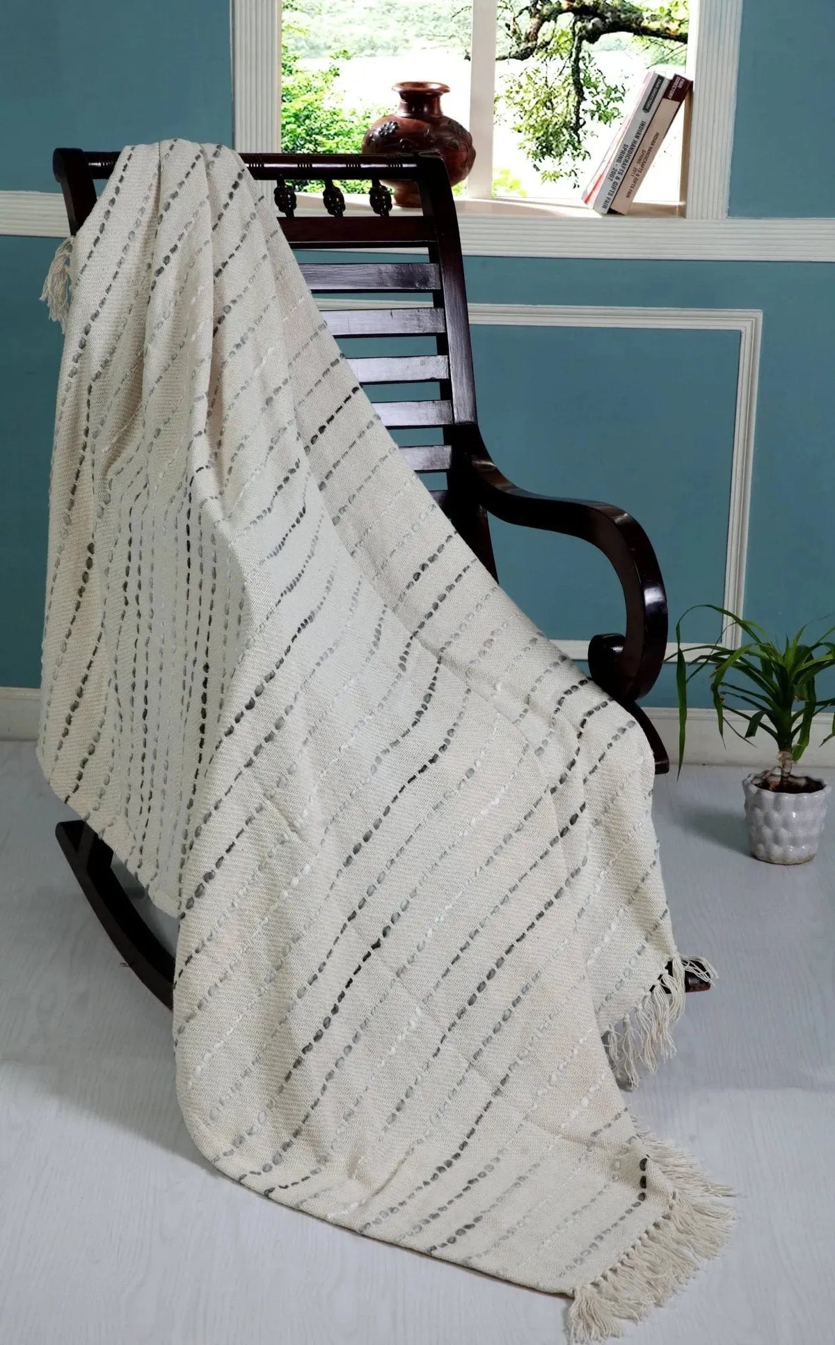 Interwoven Grayscale LR80138 Throw Blanket