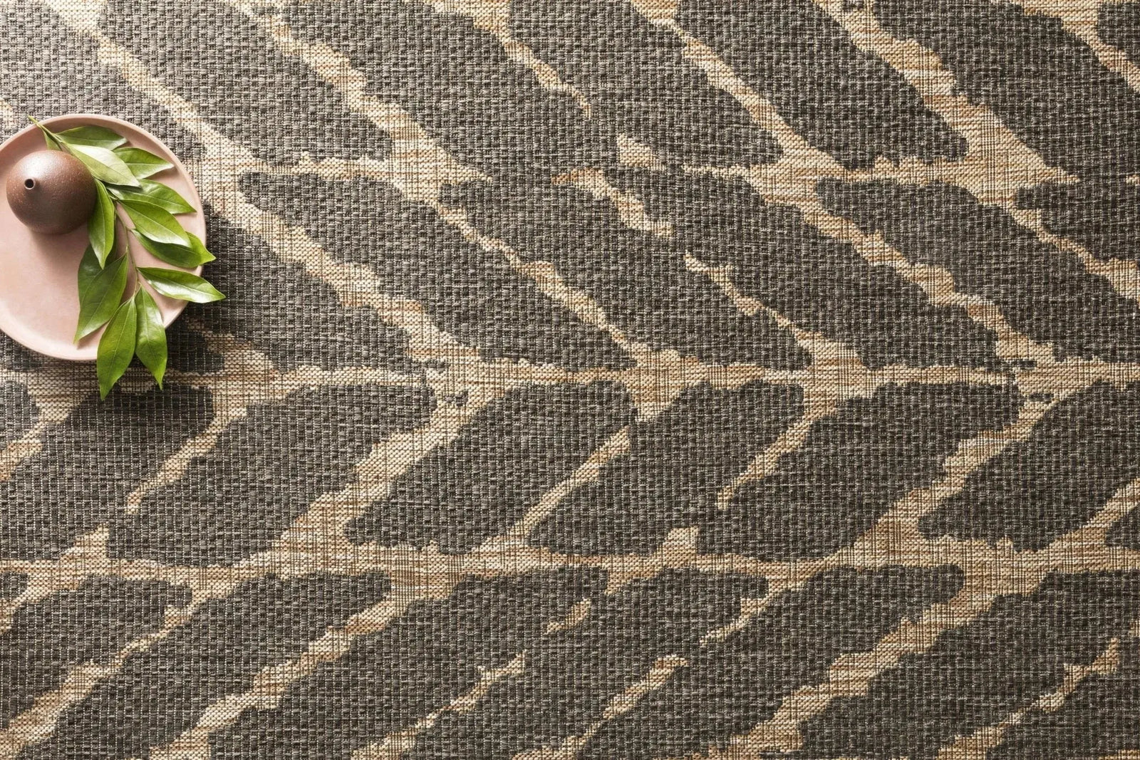 Isle IE 02 Charcoal / Mocha Rug