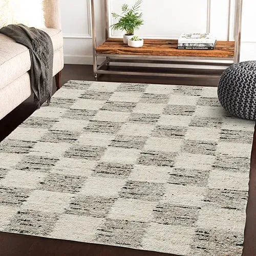 Kingston 82173WBL White/Black Rug
