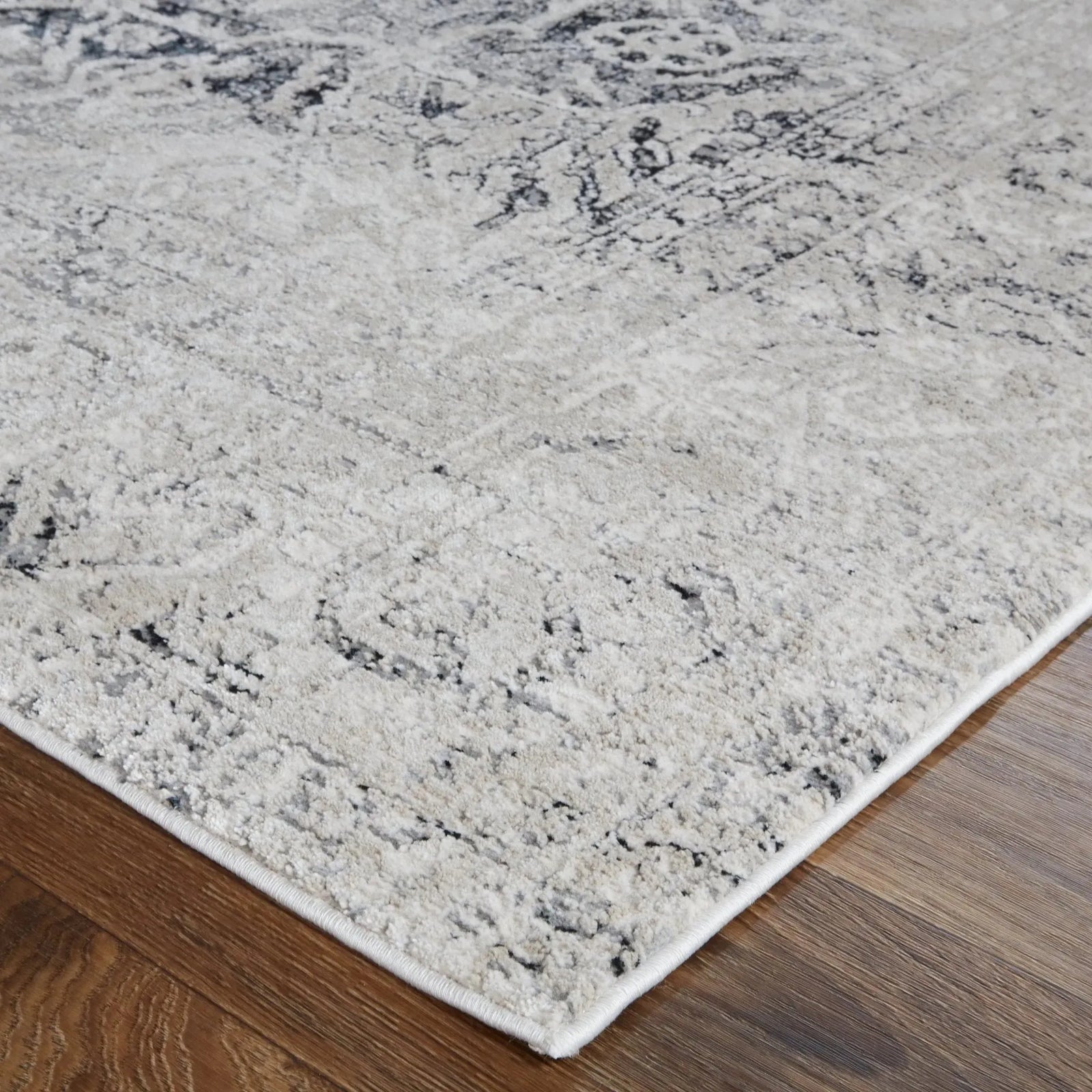 Macklaine MCK39FTF Black/Ivory Rug