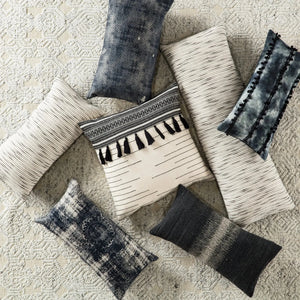 Mercado Mco02 Linnean White/Gray Pillow