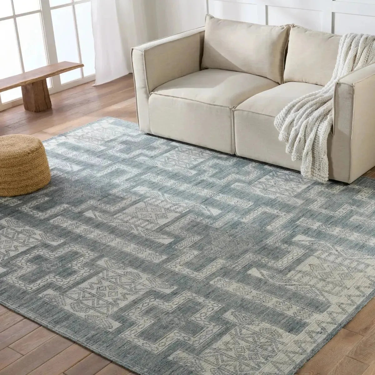 Monarch MNR02 Sky Blue/Ivory Rug