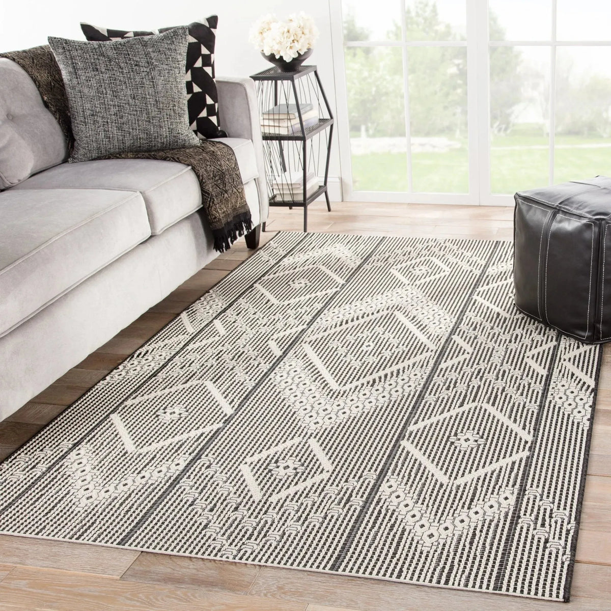 Monteclair MOC05 Shiloh Dark Gray/Cream Rug
