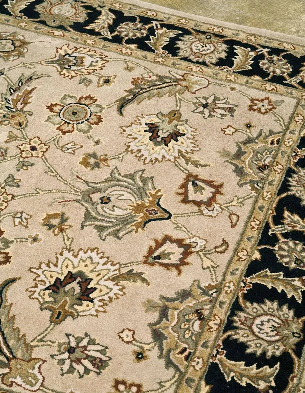 Mythos MY02 Selene Beige / Ebony Rug