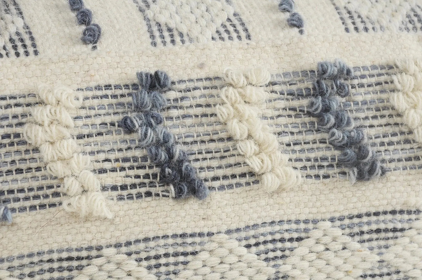 Natural Lr99764 Navy/Blue Pouf