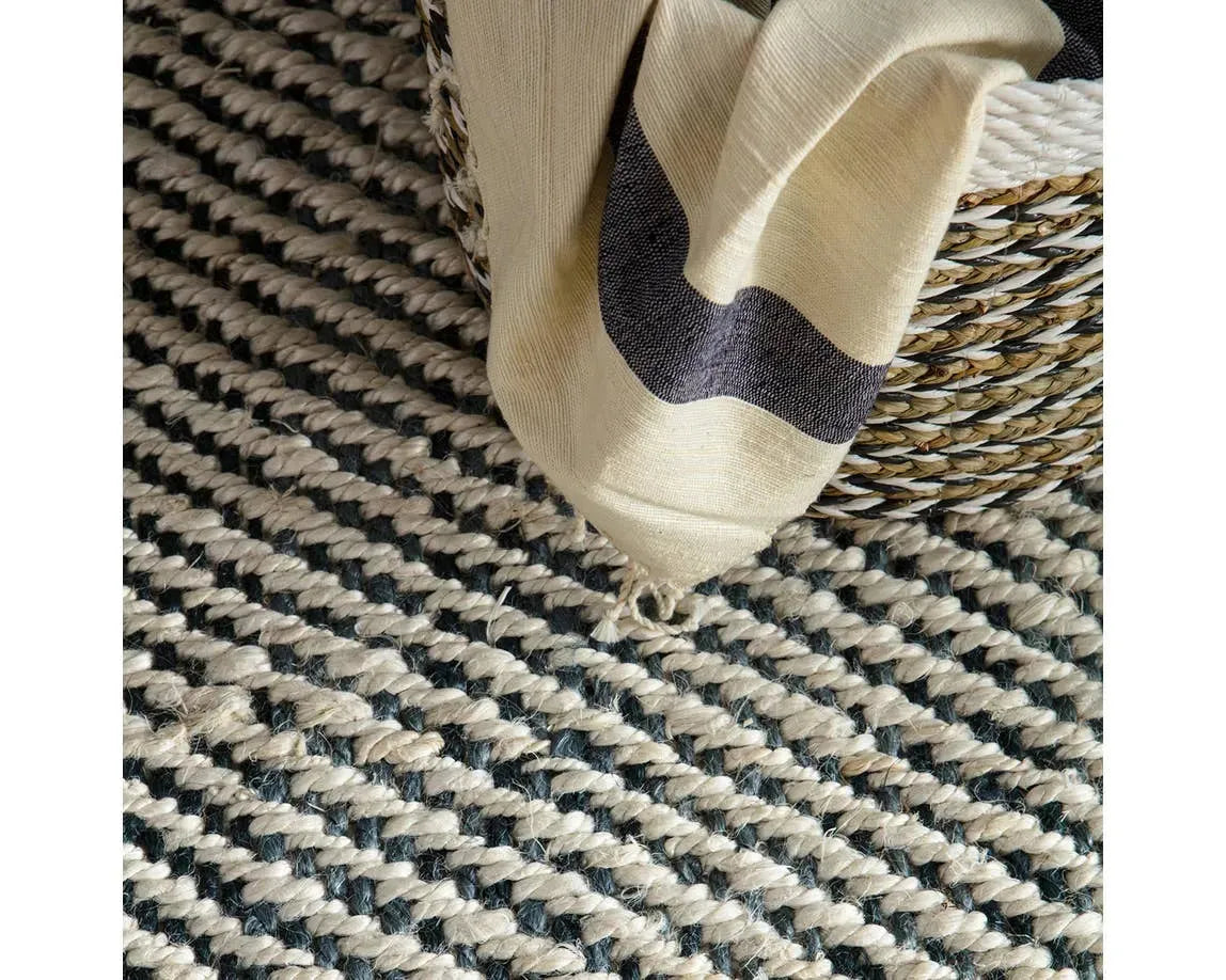 Naturals Tobago NAT30 Almand White / Gray Rug