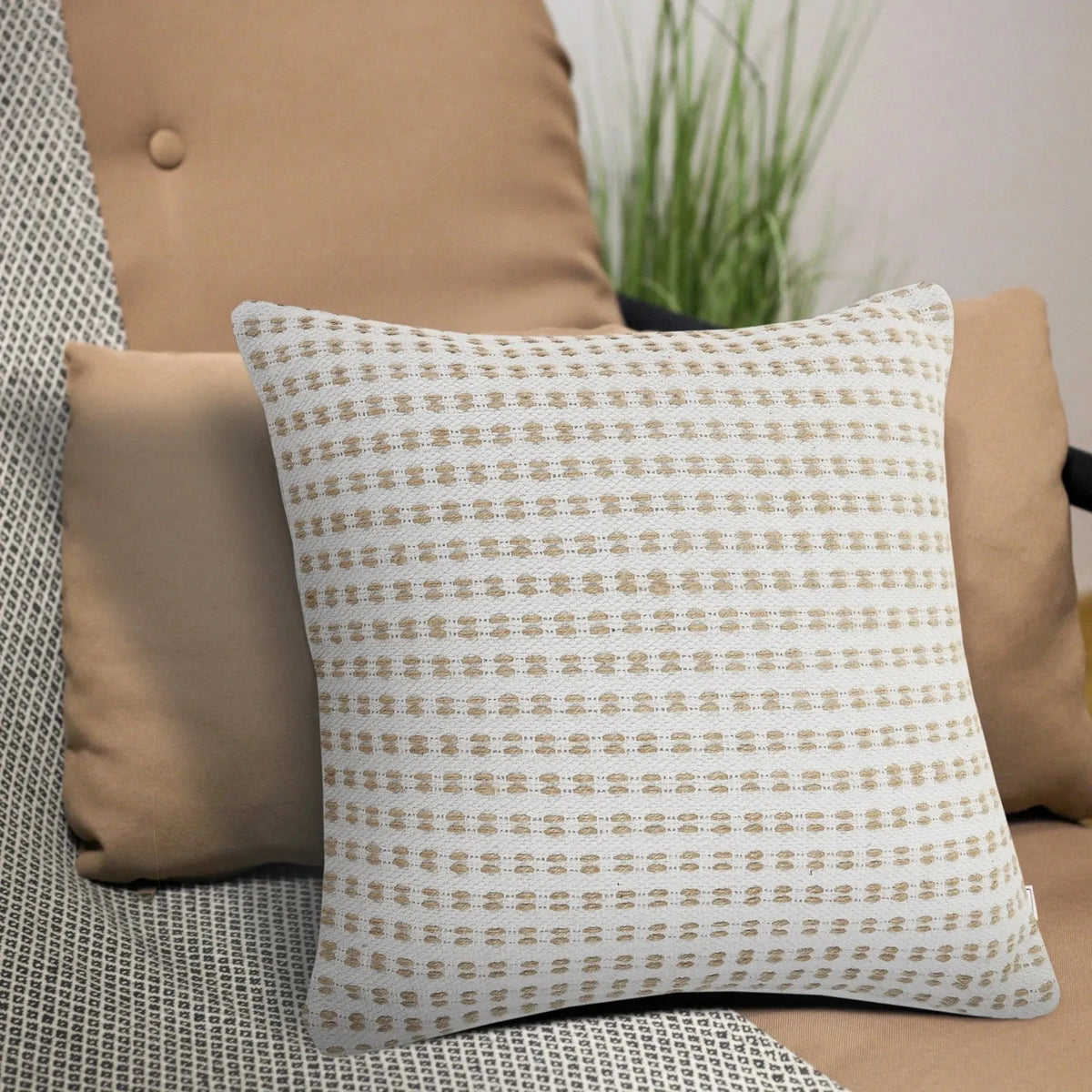 Reed Lr07562 Ivory/Tan Pillow