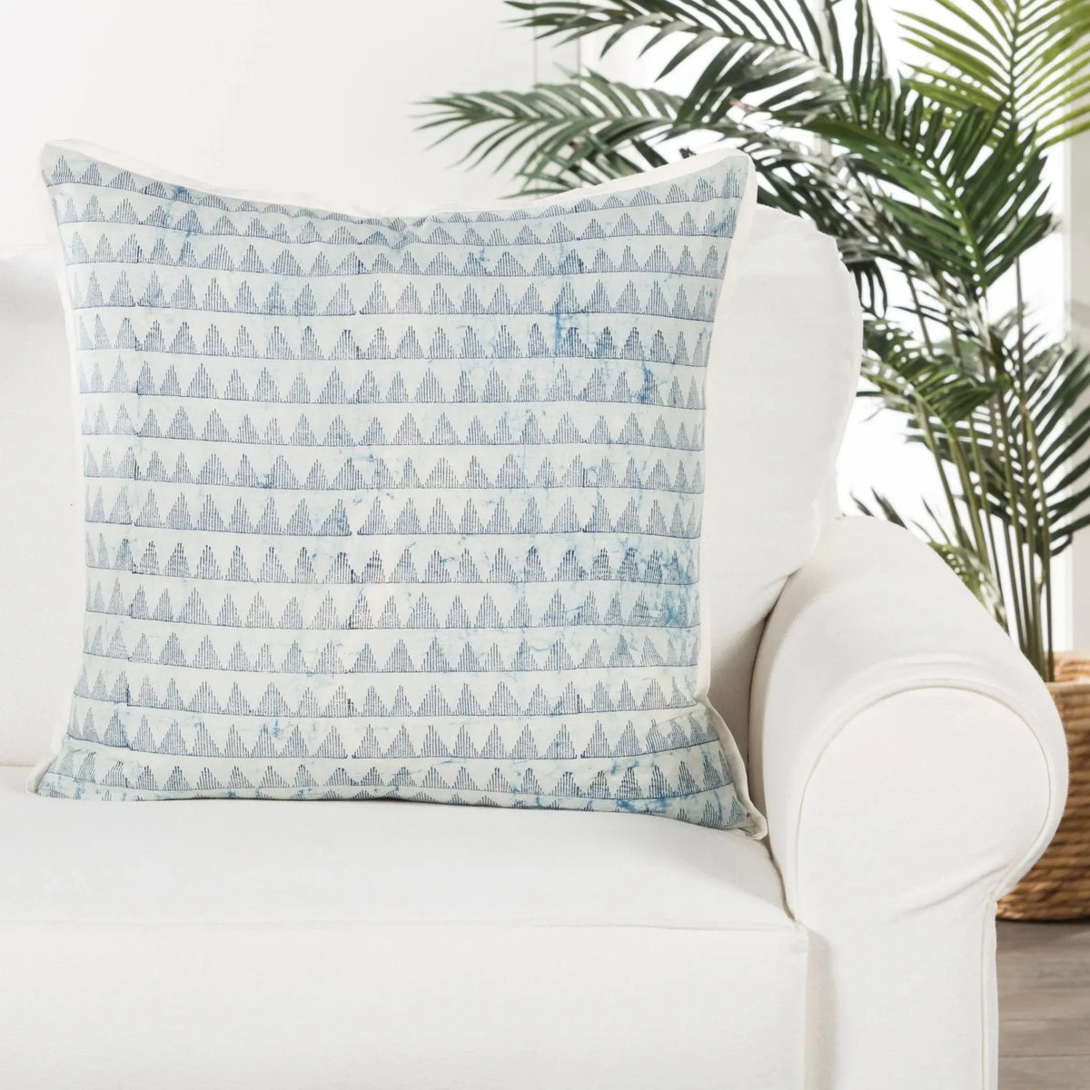 Revolve Rov02 Yonah Blue/White Pillow