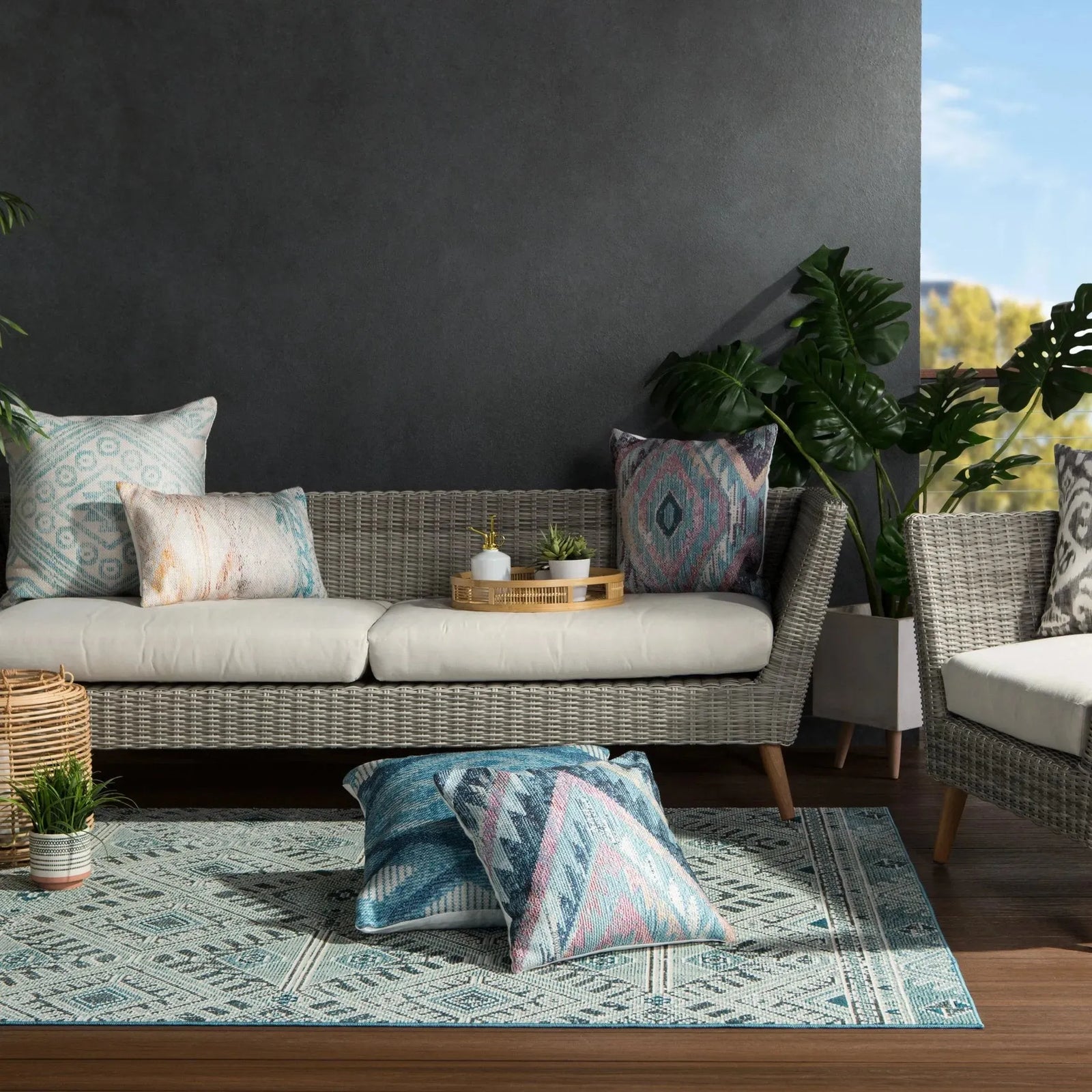 Rhythmik By Nikki Chu By Nikki Chu Rhn07 Sax Blue/White Rug
