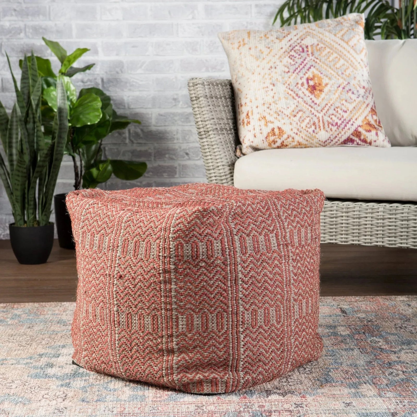 Roanoke Rnk03 Destrie Red/Light Gray Pouf