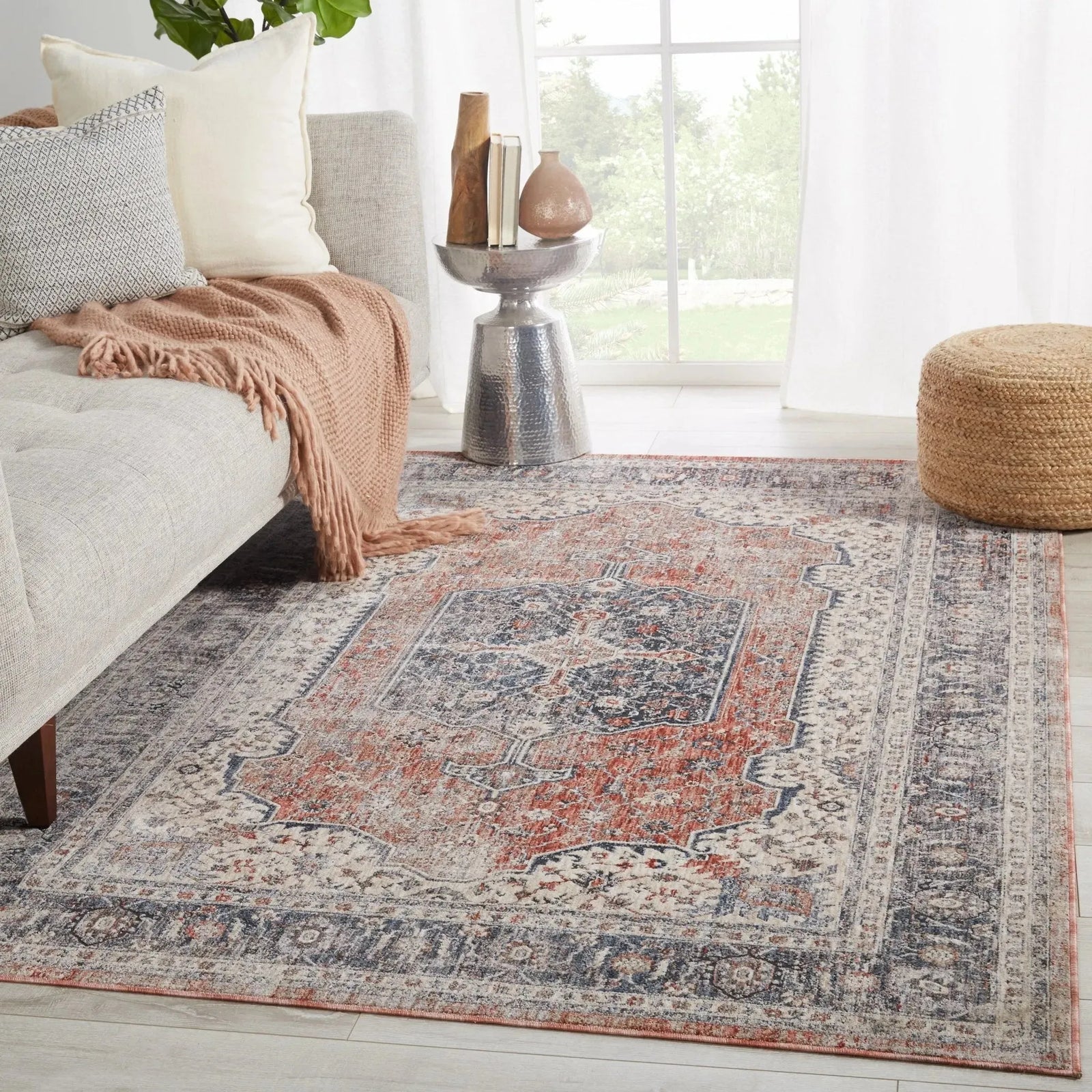 Vanadey Vnd04 Temple Gray/Red Rug