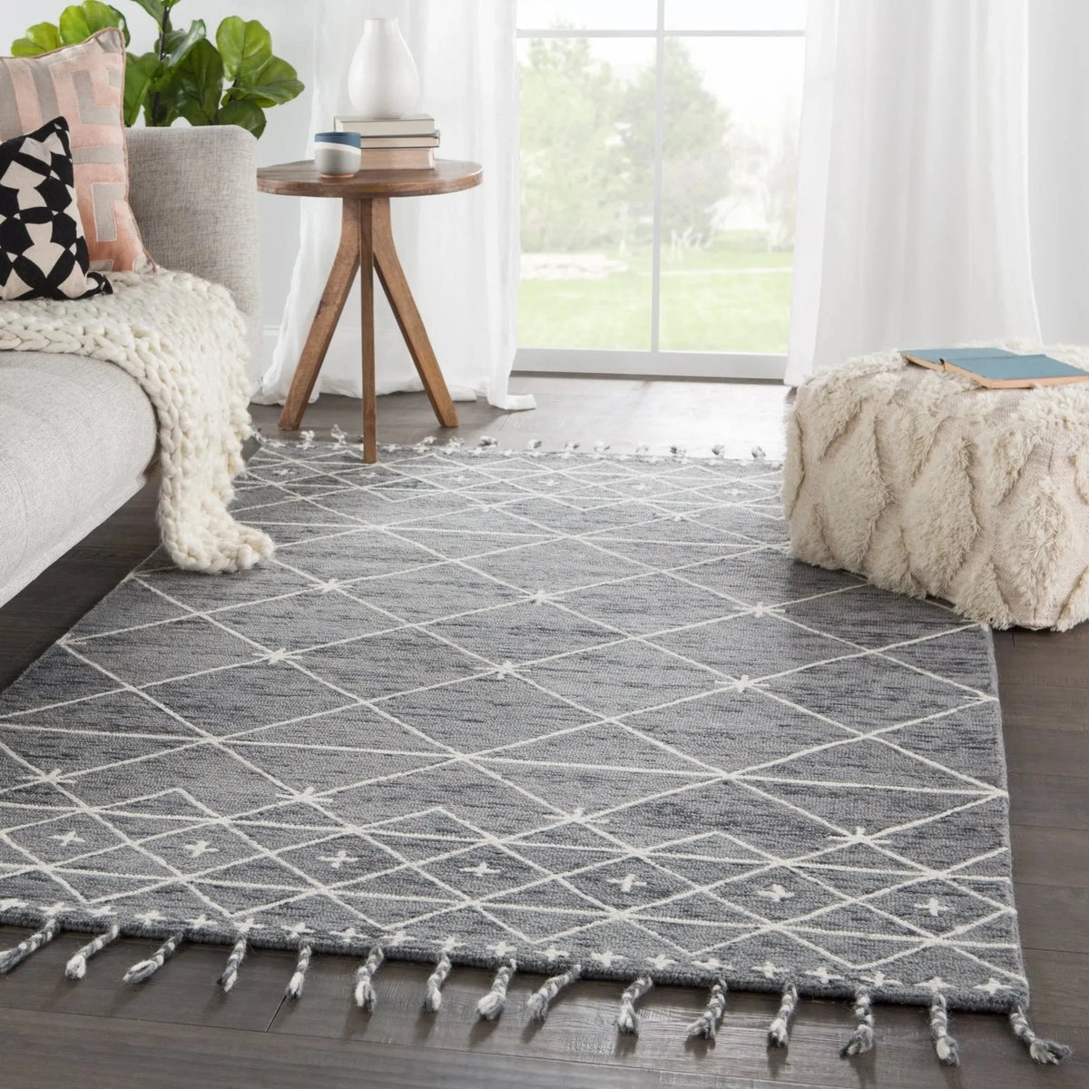 Vera By Nikki Chu VNK03 Rhea Gray/Ivory Rug