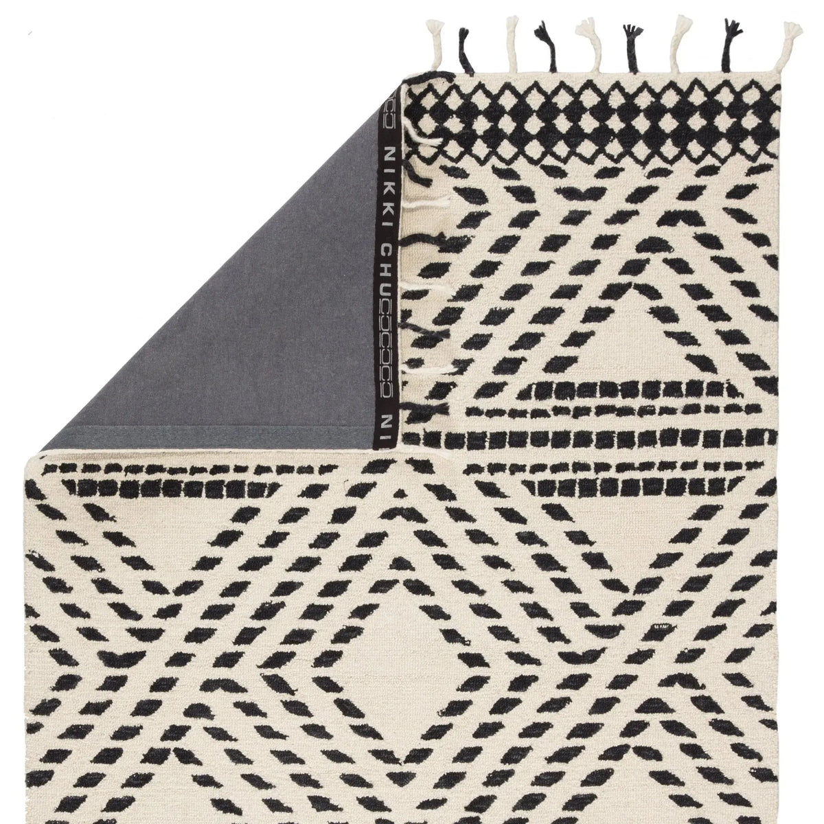 Vera By Nikki Chu VNK04 Roka Ivory/Black Rug