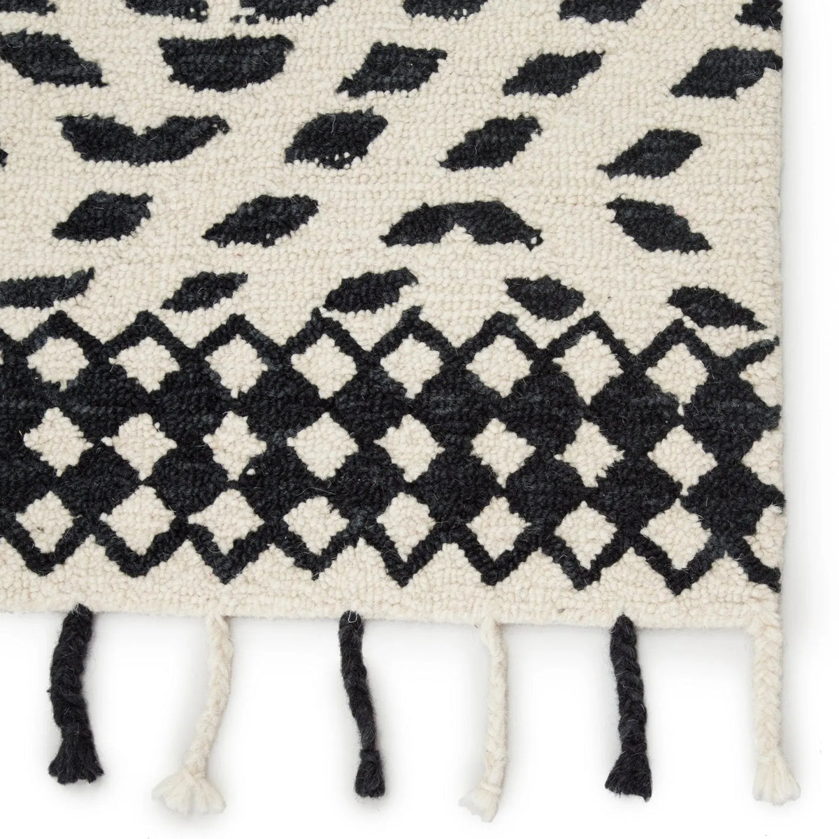 Vera By Nikki Chu VNK04 Roka Ivory/Black Rug