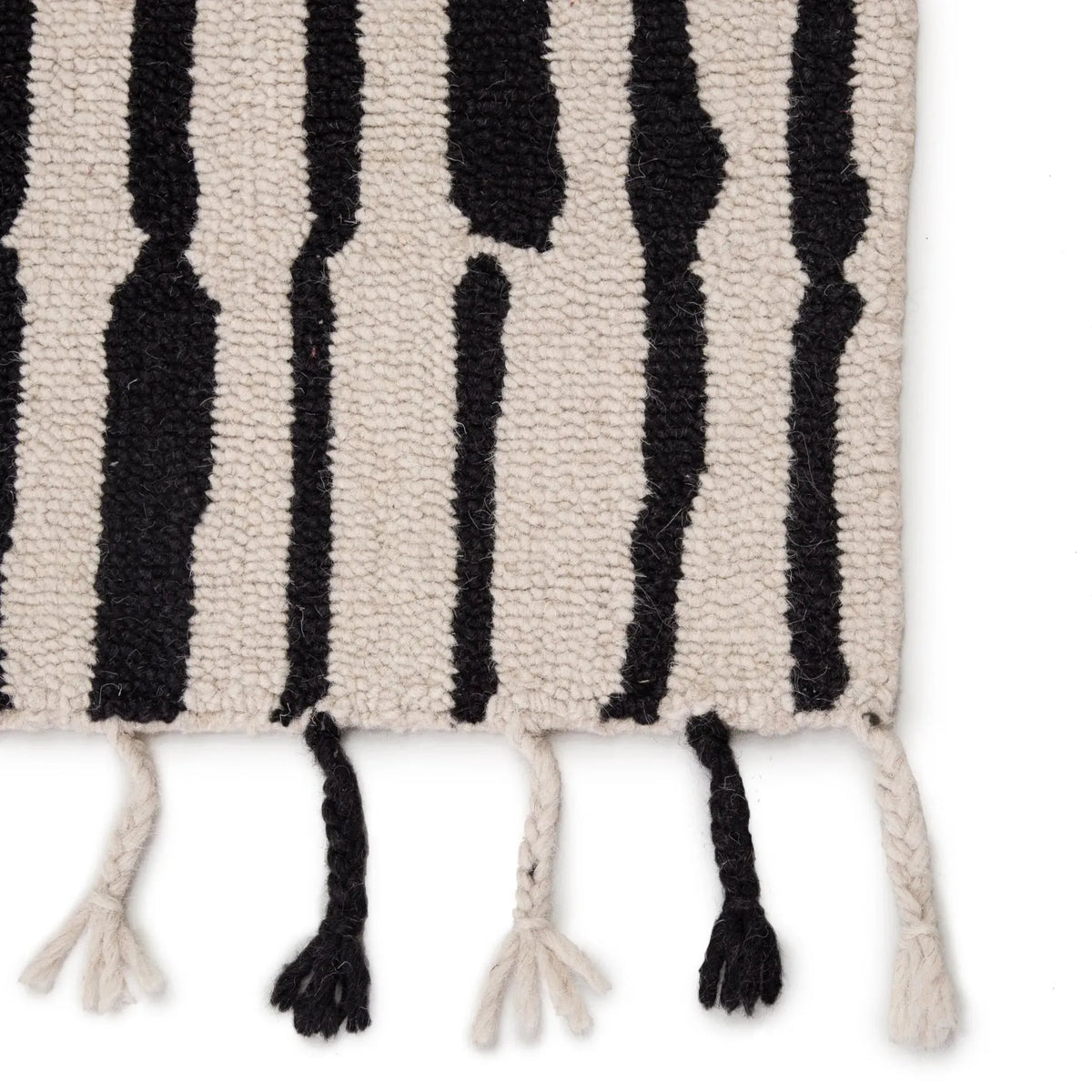 Vera By Nikki Chu VNK08 Saville Black/Ivory Rug