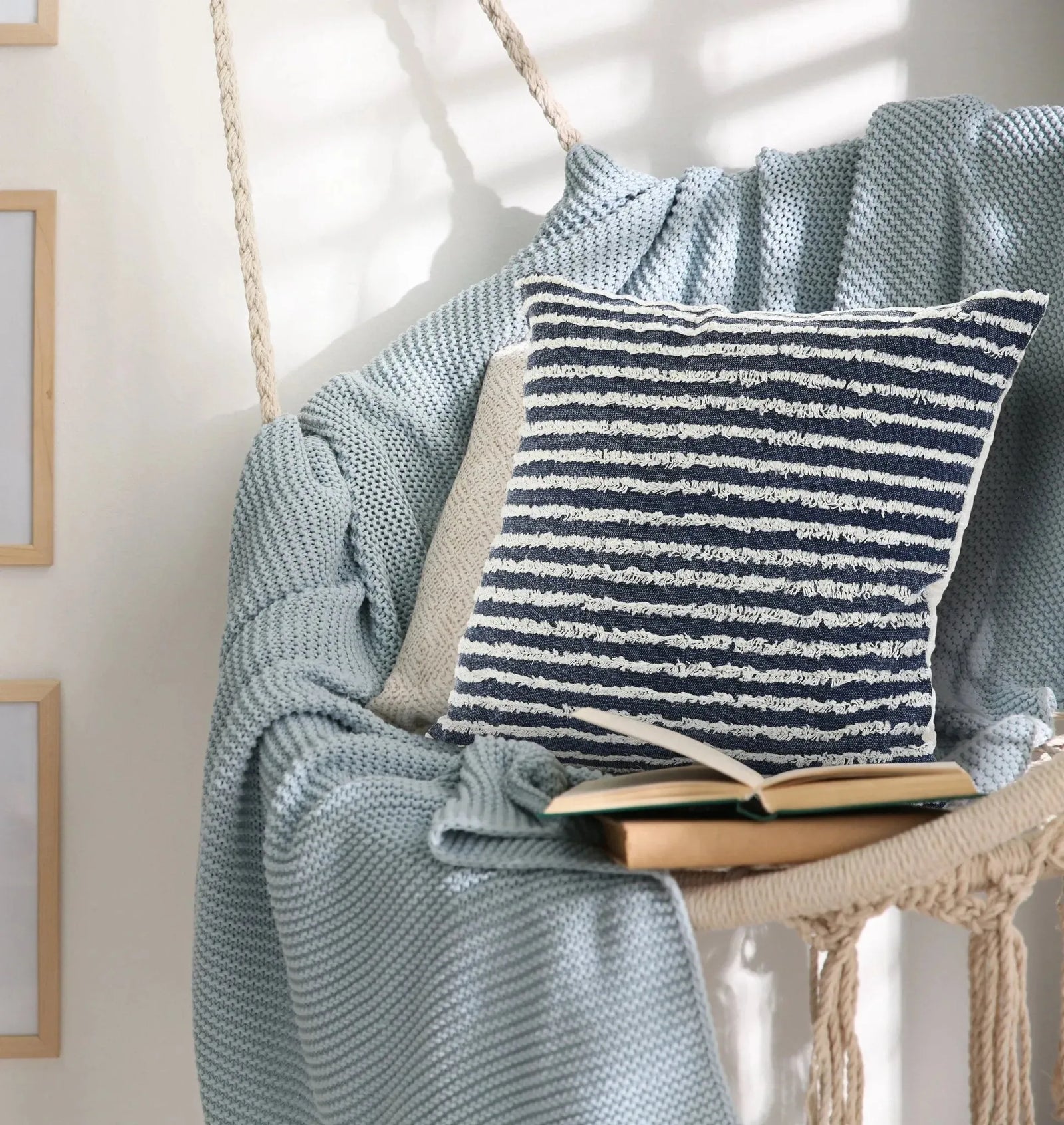 Wispy Ways Lr07708 Ensign Blue/Cream Pillow