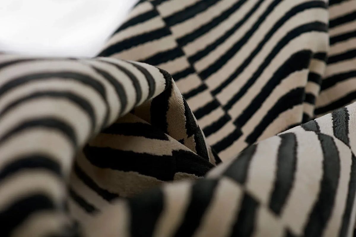 Xander XAN-1 Black Rug