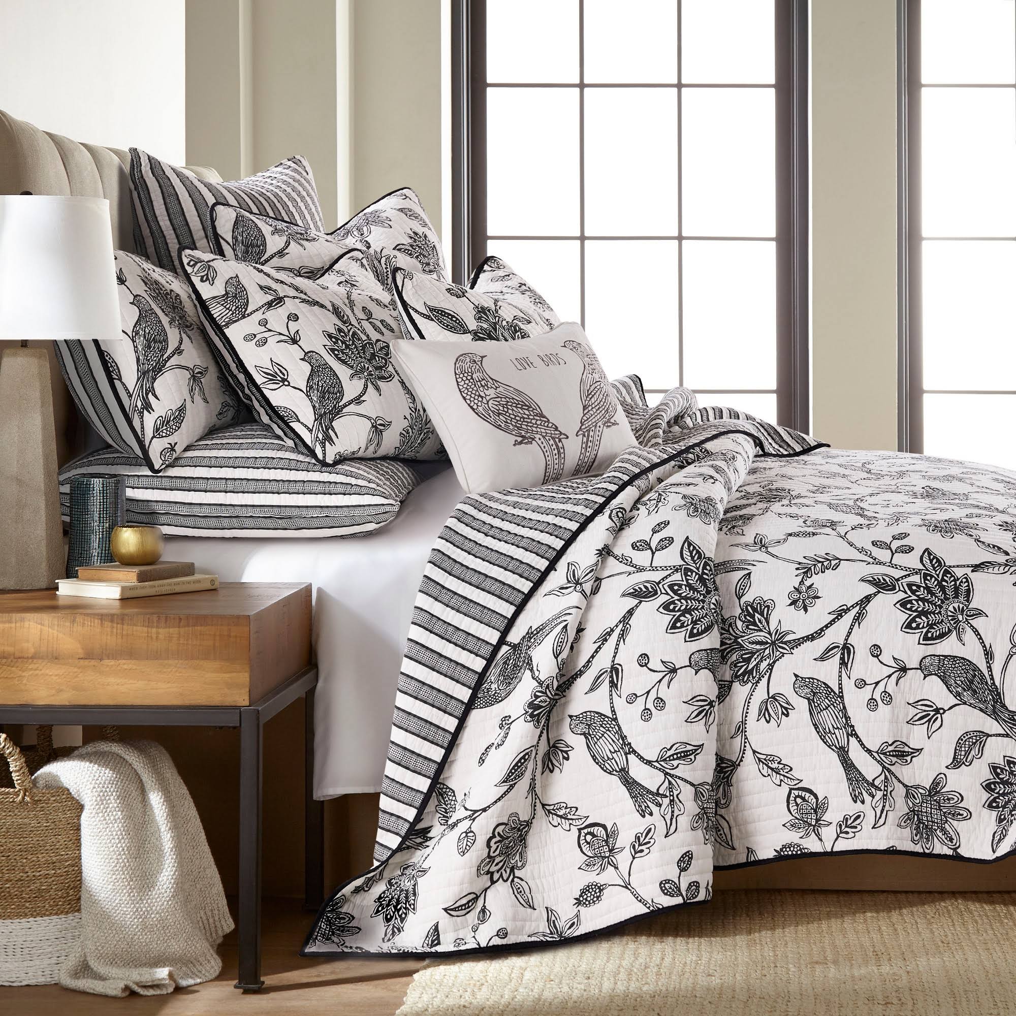 Levtex Home Tanzie Black Quilt Set and Shams, Twin DY_8IWLEGFC