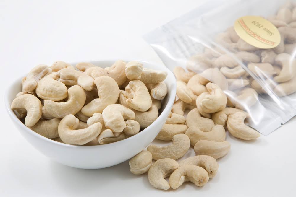 Raw Giant Cashews (4 Pound Bag) WA_KF7MYVHV