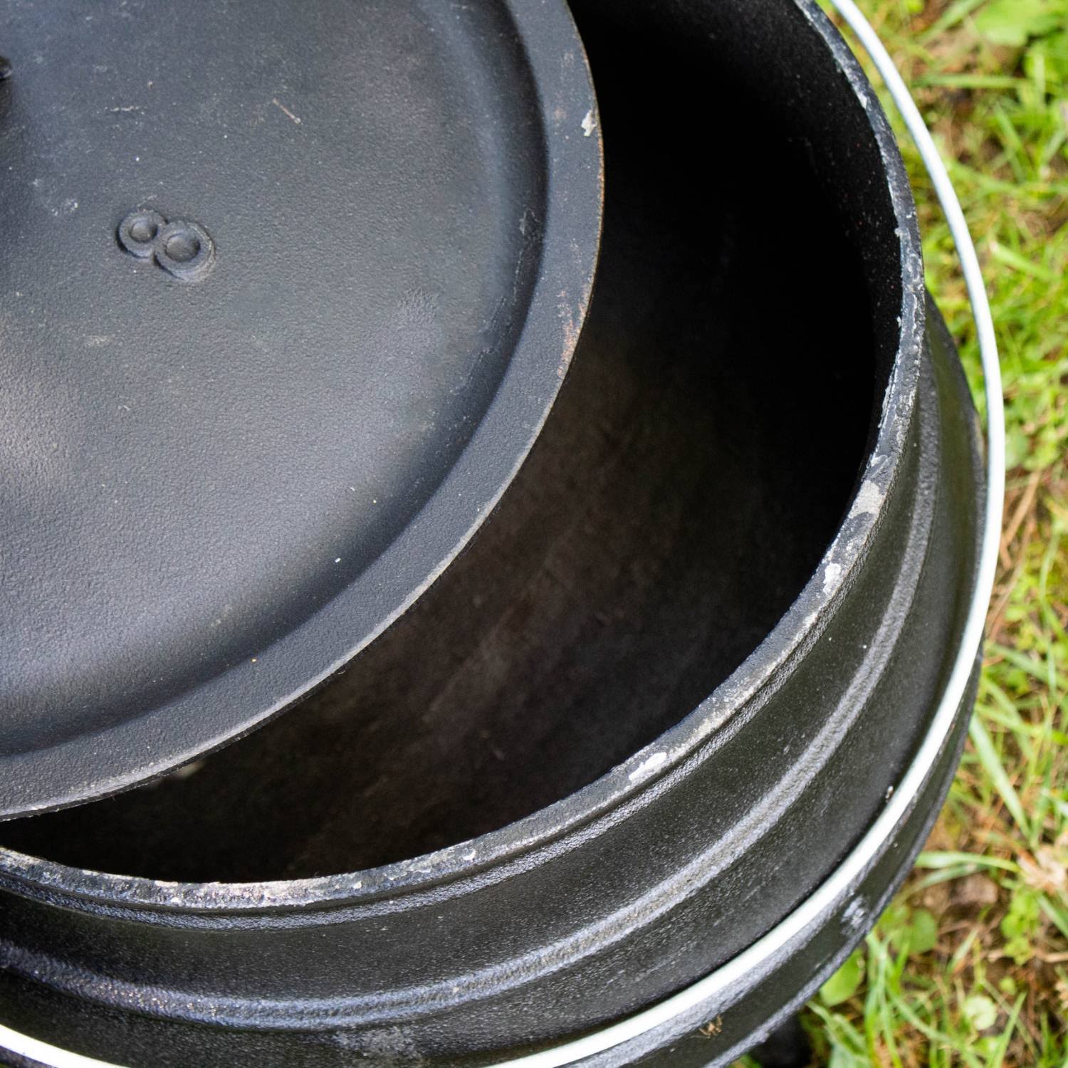 Lehman's Campfire Cooking Kettle Pot - Cast Iron Potje Dutch Oven With 3 Legs And Lid, 9.5 Inch, 1.5 J1_CG8VD4KZ