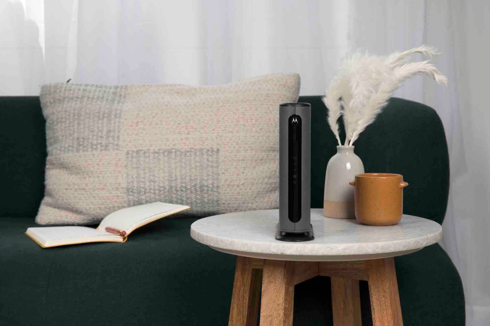 Motorola - Mg8702 32x8 Docsis 3.1 Cable Modem + Ac3200 JE_HWEVSKYJ