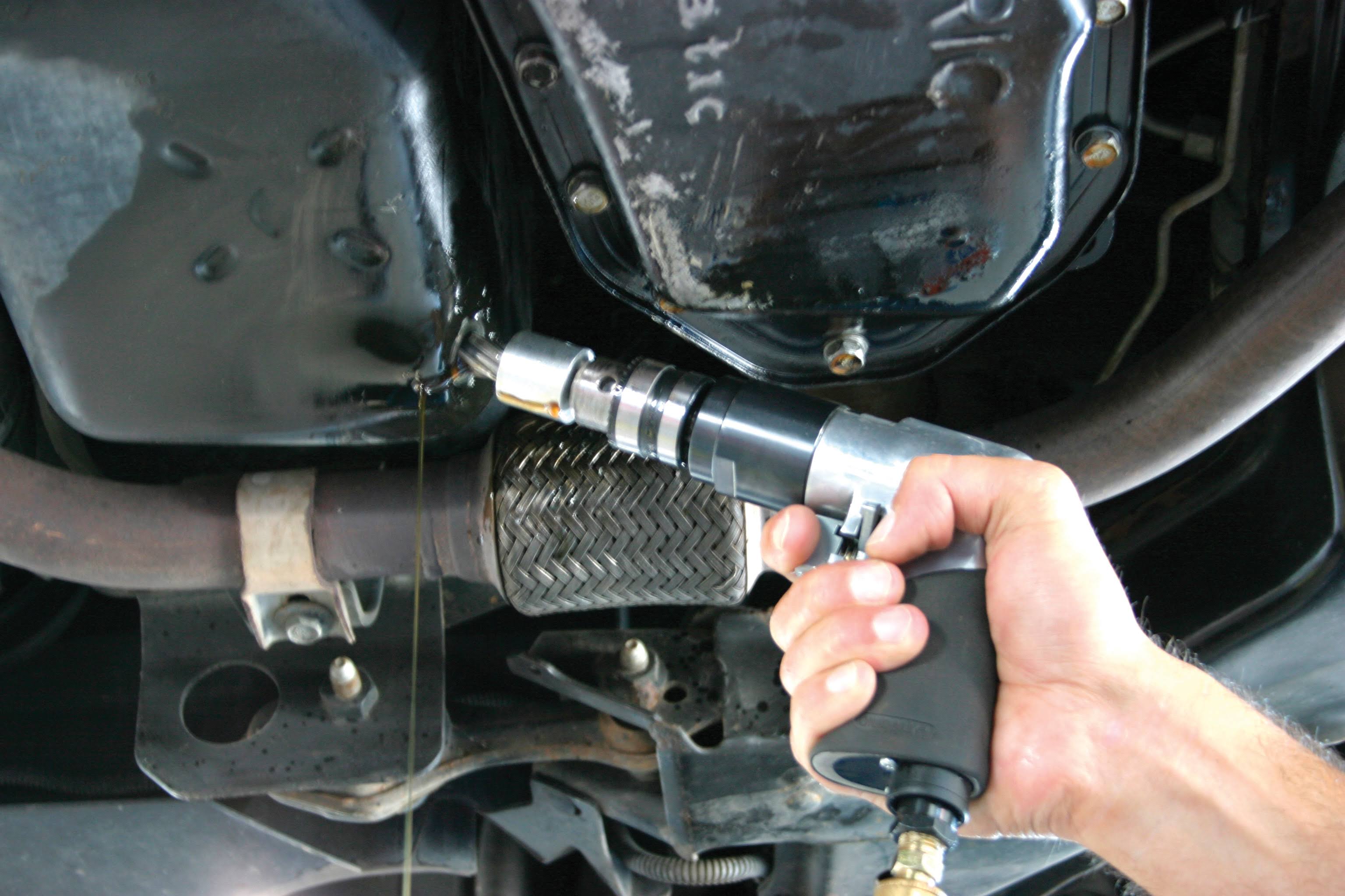 Lisle Oil Pan Plug Rethreading HW_1VTPRNWG