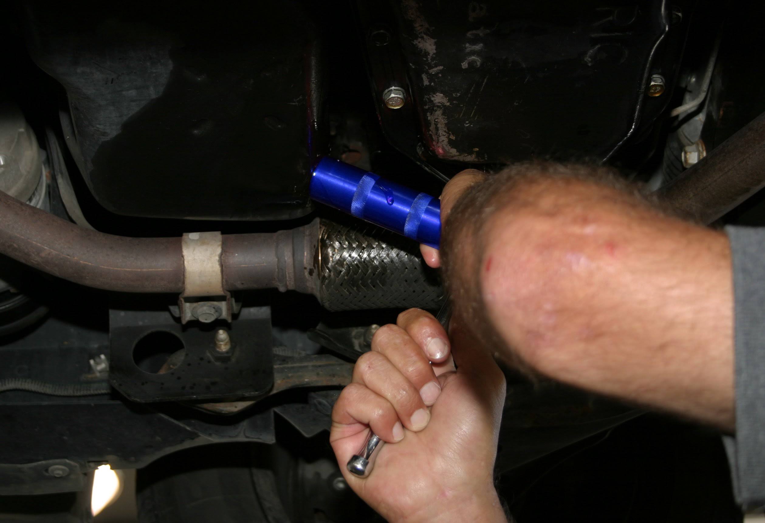 Lisle Oil Pan Plug Rethreading HW_1VTPRNWG